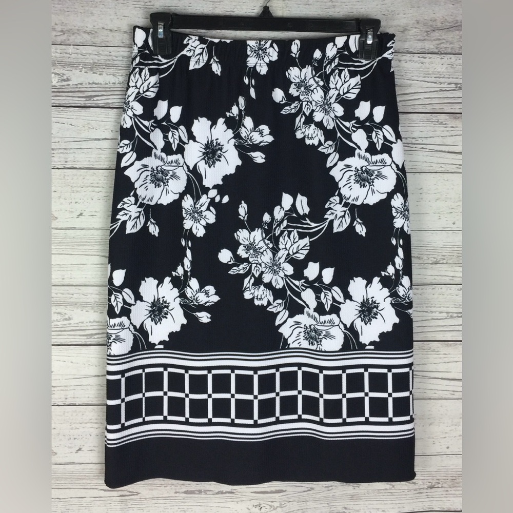 Travel Elements Black White Floral Elastic Waist Pull On Knit Stretch Skirt